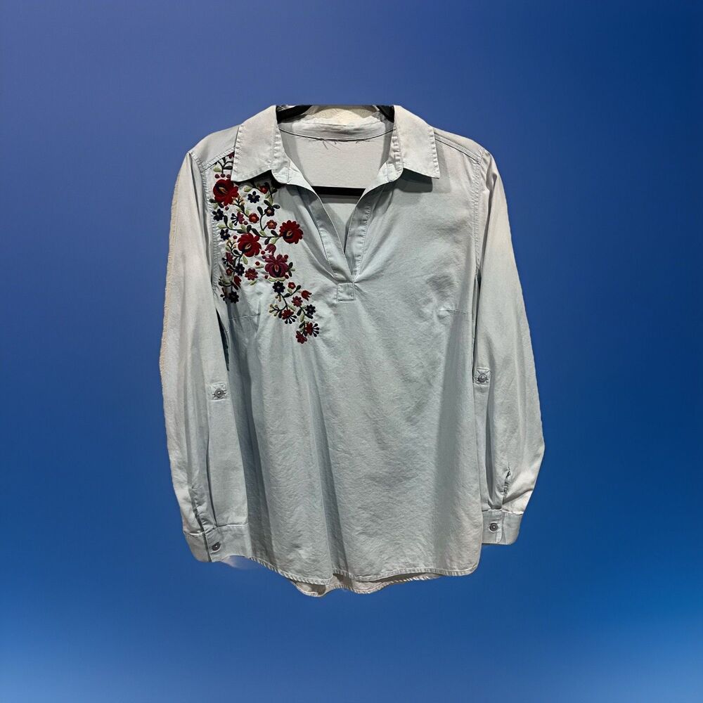 Chicos Womens Top Boho Chambray Denim Floral Embroidered Size (1) Medium